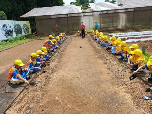 Siswa SD Muhammadiyah PK Solo Belajar Agrobisnis, “Hijaukan Lingkungan, Manfaatkan Lahan”