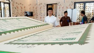 Mushaf Al Quran Akbar Jokowi di Masjid Sheikh Zayed Solo, Berapa ukuran dan Beratnya?